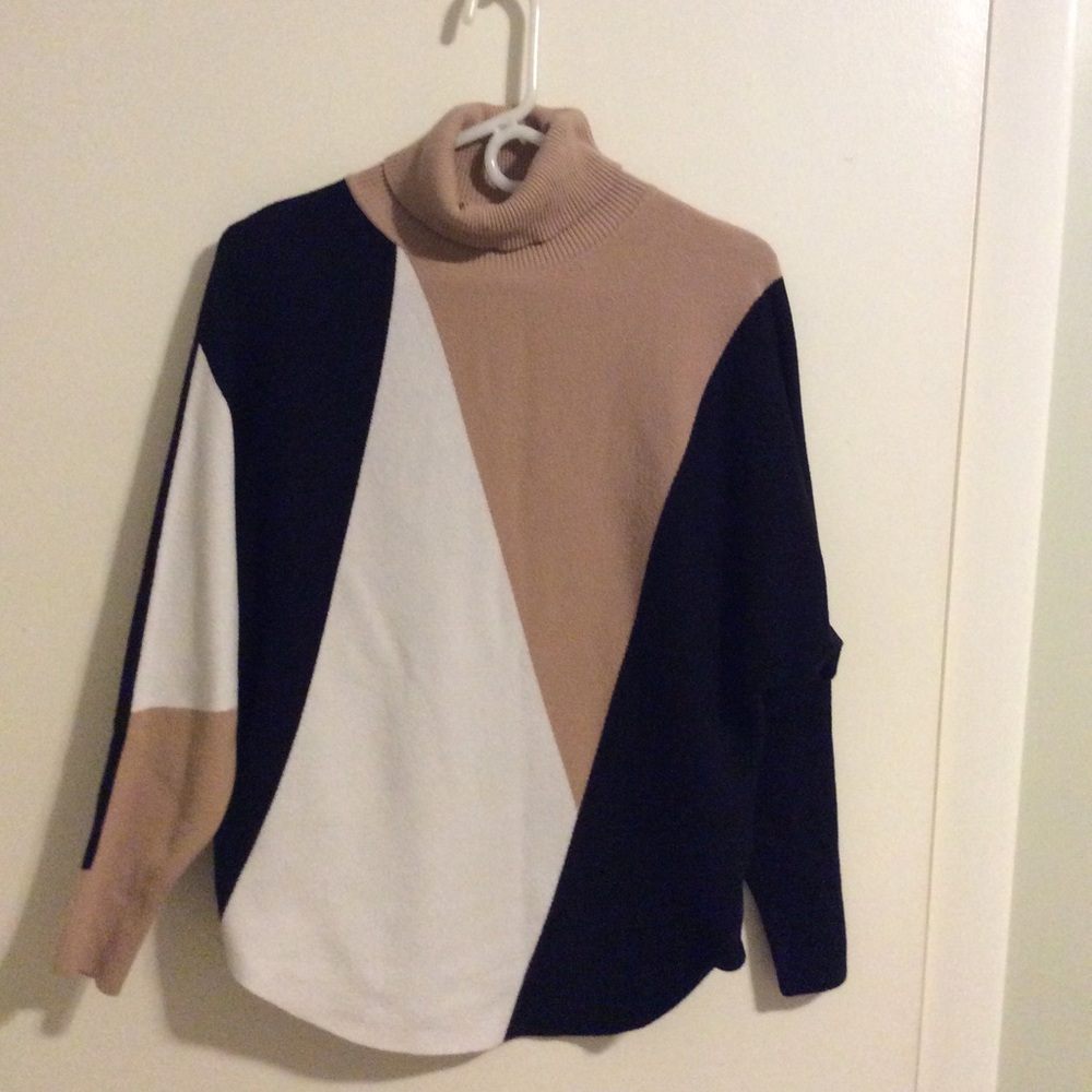 Women’s color blocking sweater